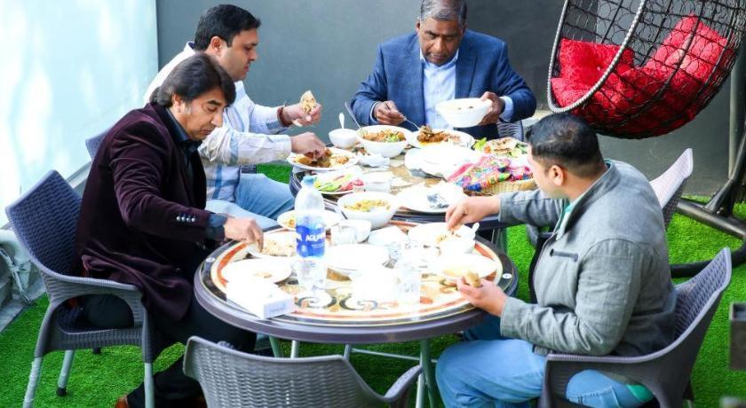 Hotel Mairona Gulberg Lahore Eksteriør billede